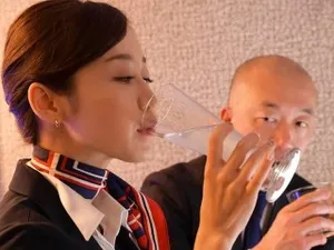 đang học thì anh bồ mò tay vào quần móc bím làm em dâm đãng thèm chịch