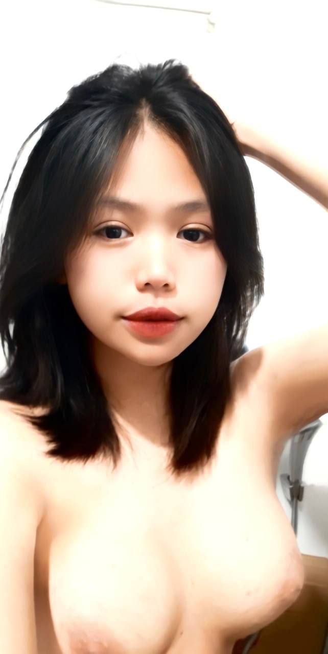 Em phải ngoan ngoãn thì anh mới ký hợp đồng
