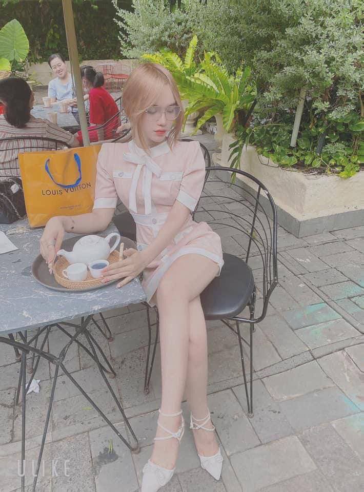 [Show face] Cô gái trong sáng vẫn còn đang ngủ và bị bạn trai đánh thức, sau đó quan hệ tình dục điên cuồng tại nhà